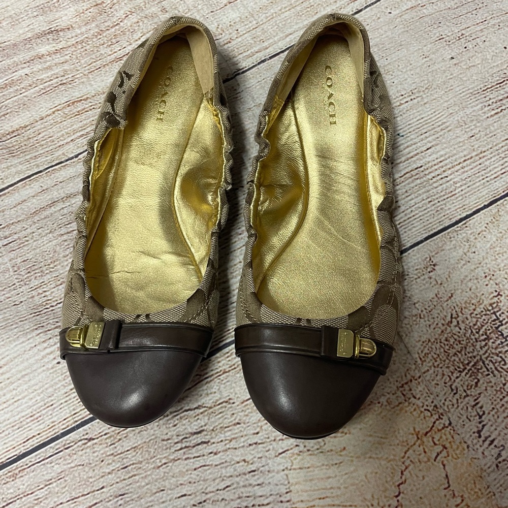 Coach chocolate brown tan signature C style Elastic on sides flat loafers size 8 - Picture 2 of 7